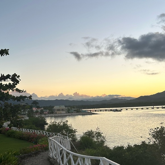 Meet your Posher, Jessica - Picture 1 of 1